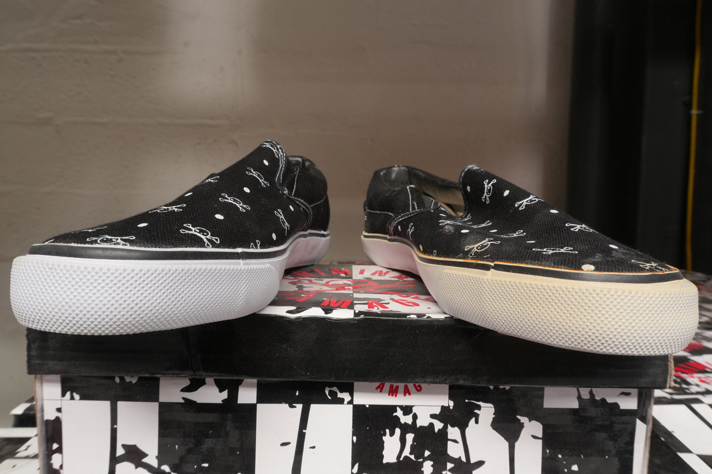 Criminal Damage Mixed B-Grade Trainers